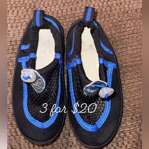 Speedo Toddler Surfwalker Water shoes M 3itemsfor$20